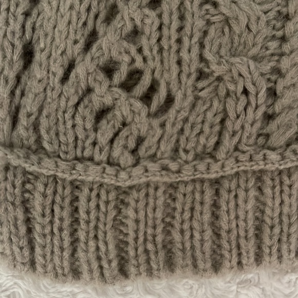 FREE PEOPLE TAUPE CHINKY OPEN CABLE KNOT SWEATER with slit at hem Sz L like new. - Picture 9 of 9